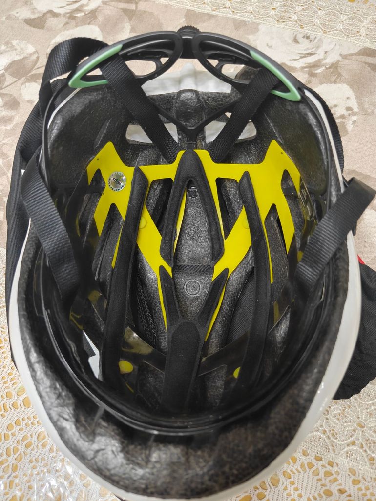 Brugt MET Trenta Helmet bike — billede 3 af 8