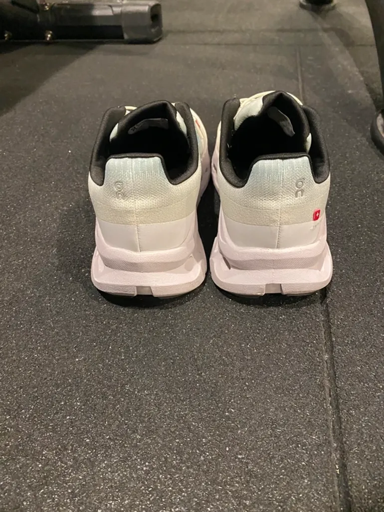 Used On Running Chaussures ON bike — image 2 of 4