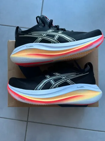 Used Asics Gel Nimbus 27 Running Shoes