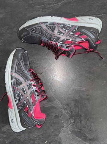 Used Asics Chaussures 2025 bike — image 2 of 5