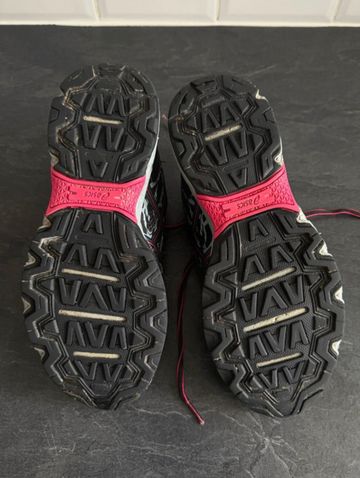 Used Asics Chaussures 2025 bike — image 4 of 5