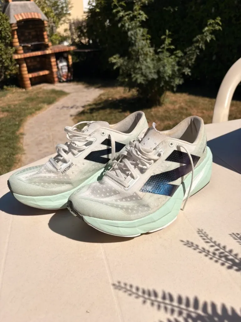 Used New Balance FuelCell Rebel v4 bike — image 3 of 10