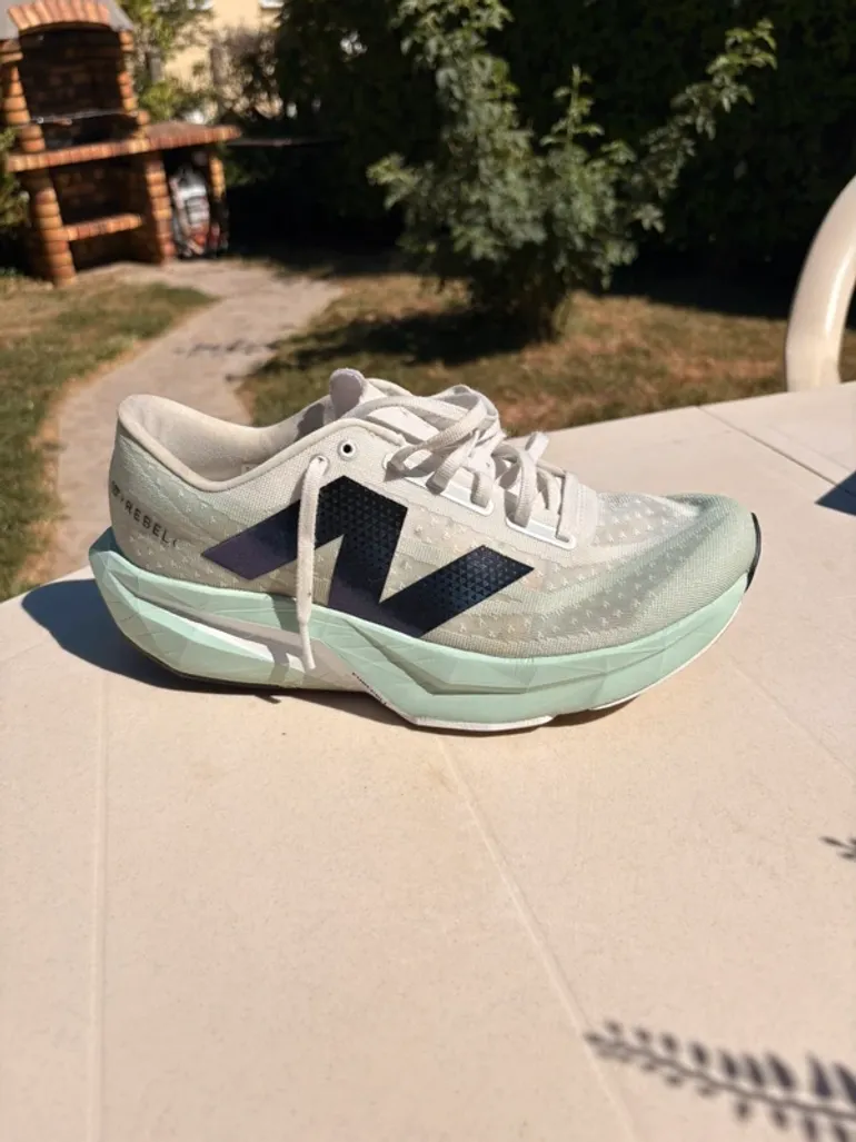 Used New Balance FuelCell Rebel v4 bike — image 2 of 10