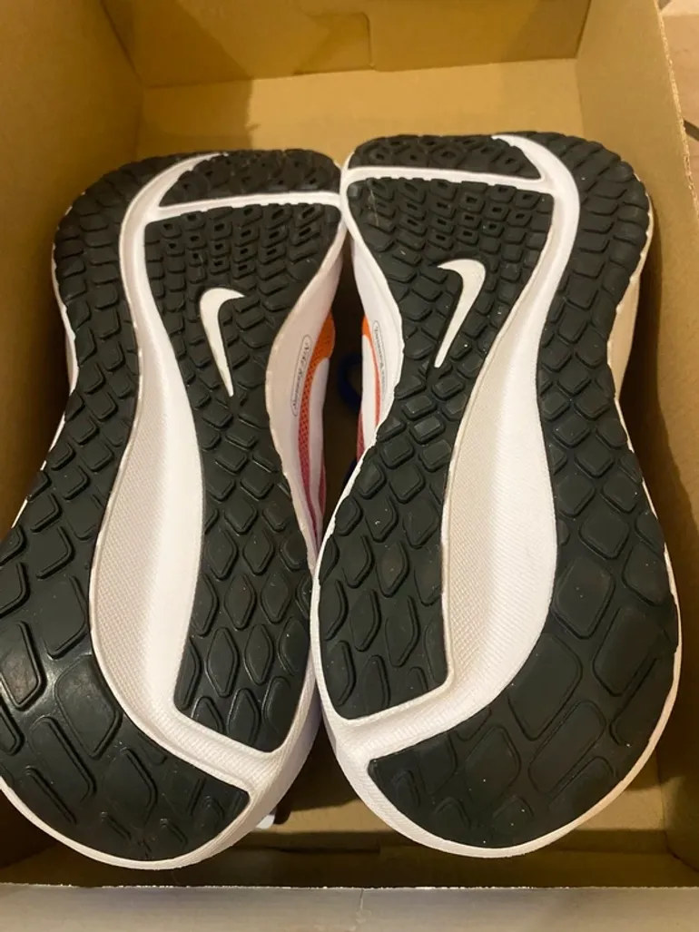 Used Nike Running Shoes bike — image 8 of 8