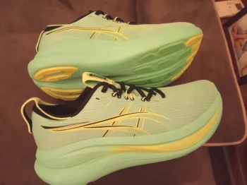 Używany Asics Novablast 28 Running Shoes