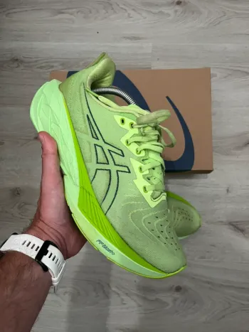 Used Asics Novablast 4 Running Shoes