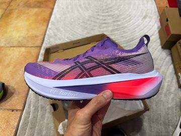 Gebrauchtes Asics Megablast 2025 bike — Bild 1 von 8