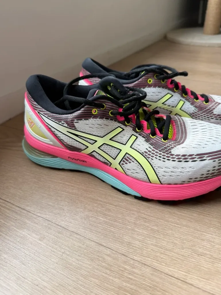 Used Asics Gel Nimbus 21 bike — image 2 of 3
