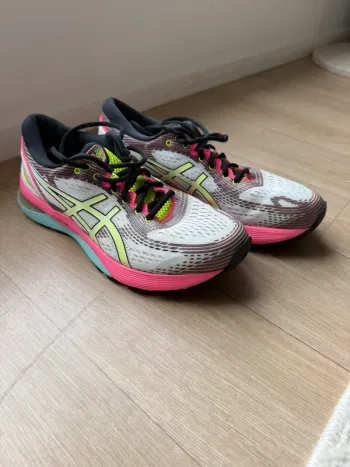 Used Asics Gel Nimbus 21 Running Shoes