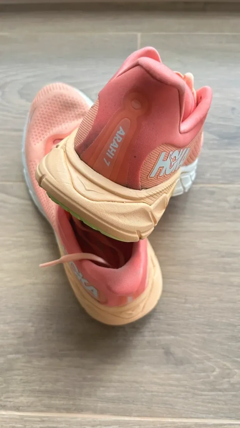 Used Hoka Arahi 7 bike — image 3 of 8