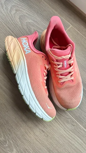 Used Hoka Arahi 7 Running Shoes