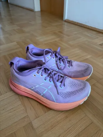 Used Asics Gel Kayano 31 Running Shoes