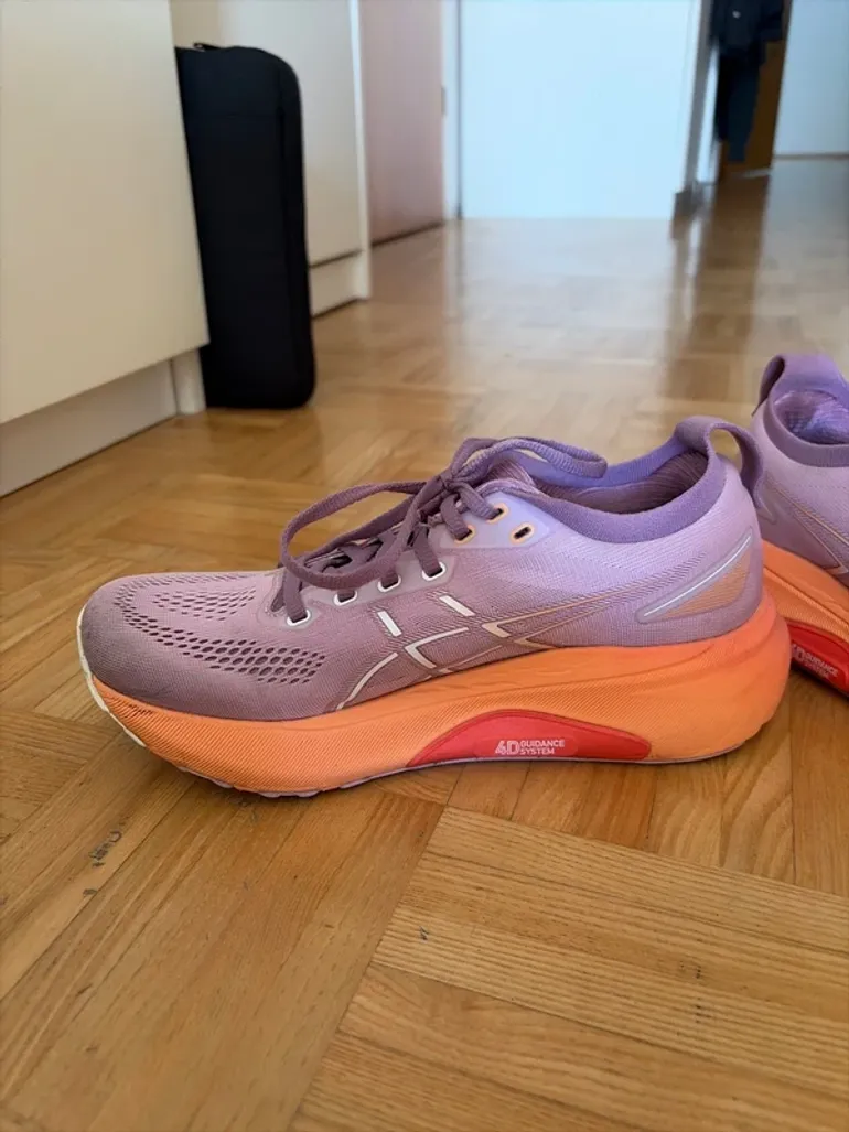 Used Asics Gel Kayano 31 bike — image 2 of 6