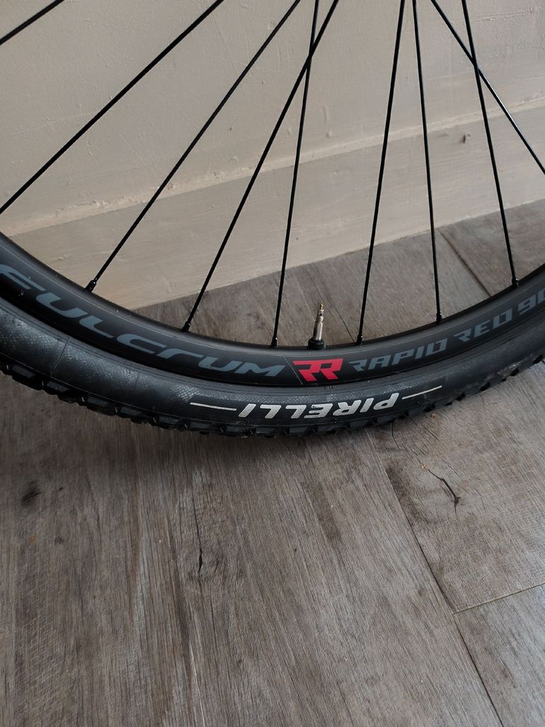 Brugt Fulcrum Rapid Red 900 2025 bike — billede 2 af 4
