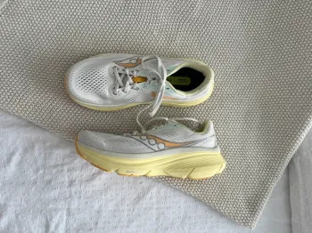 Used Saucony Guide 19 Running Shoes