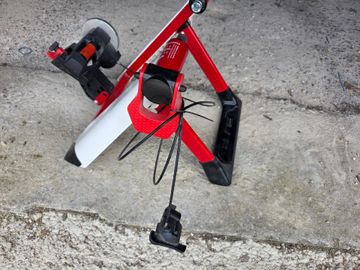 Used Elite Rullo con poggia ruota anteriore Cycling Accessories