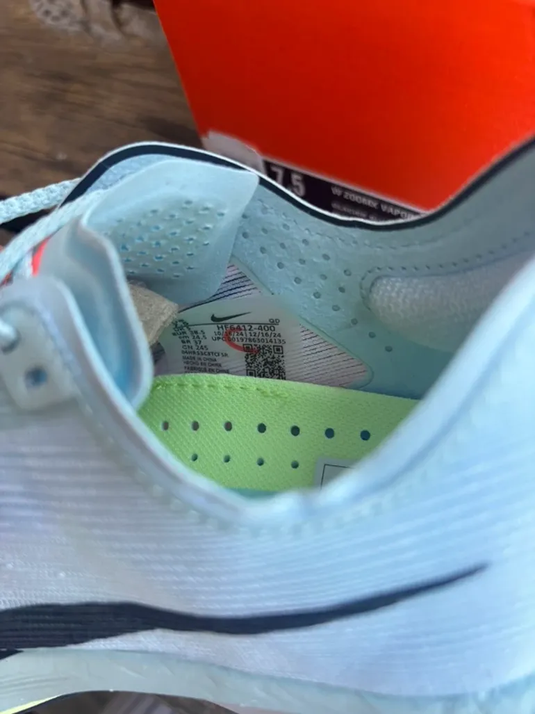 Nike ZoomX Vaporfly Next% 4 bike d'occasion — image 7 sur 7