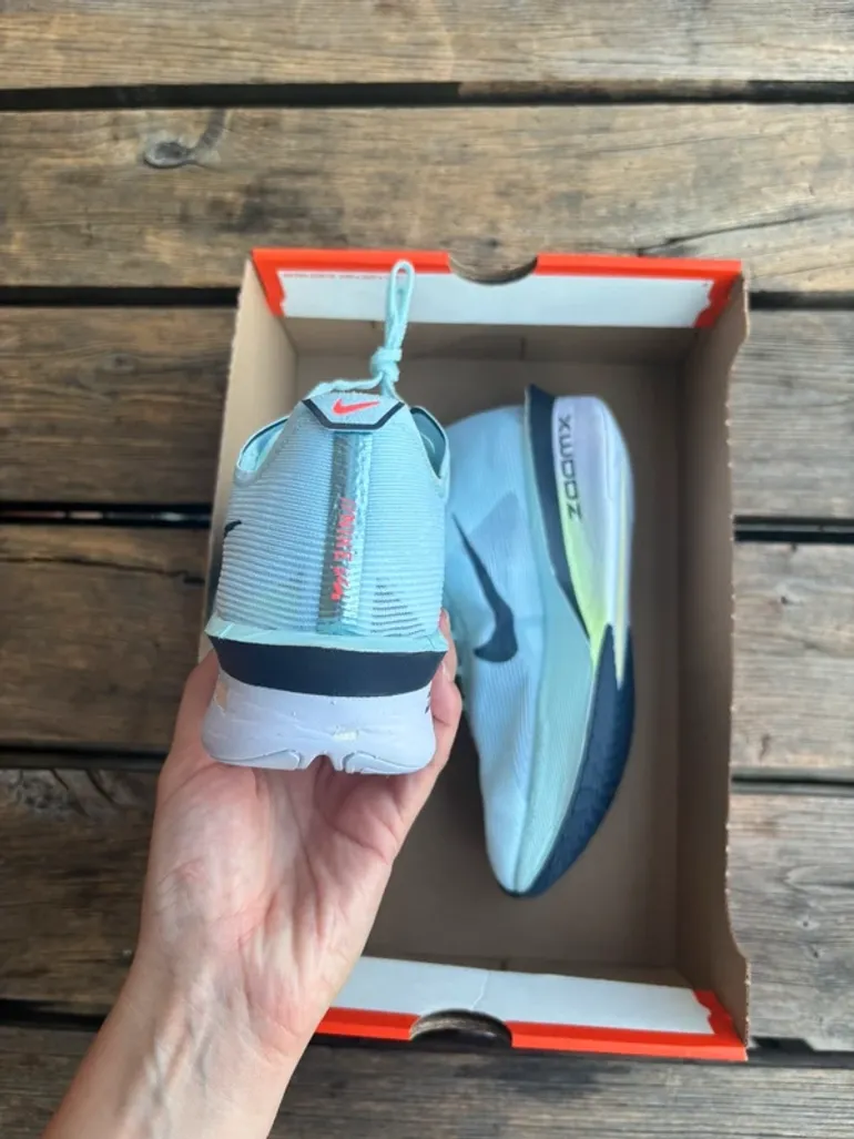 Nike ZoomX Vaporfly Next% 4 bike d'occasion — image 3 sur 7