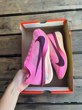 Used Nike ZoomX Vaporfly Next% 4 bike — image 4 of 8