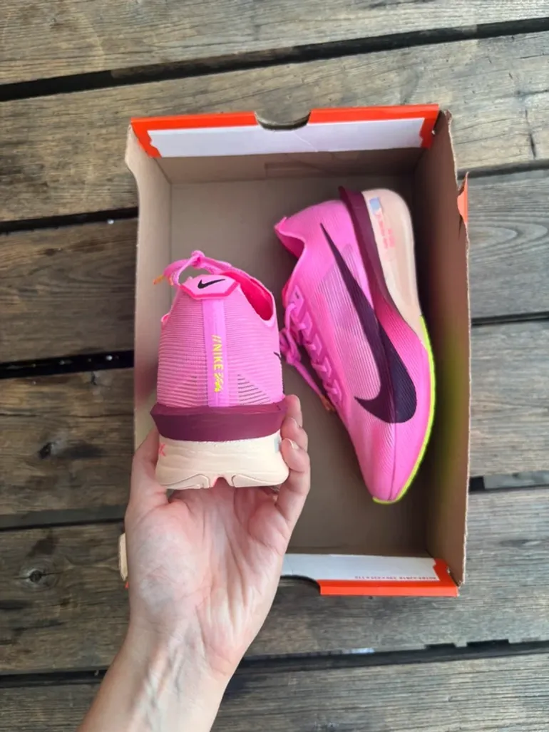 Used Nike ZoomX Vaporfly Next% 4 bike — image 5 of 8