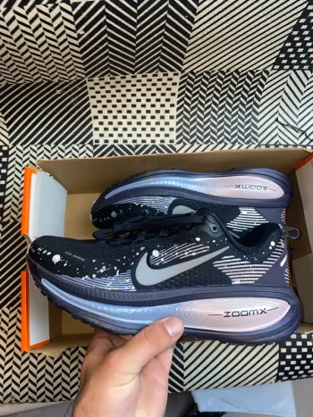 Nike Vomero 18 bike d'occasion — image 5 sur 8