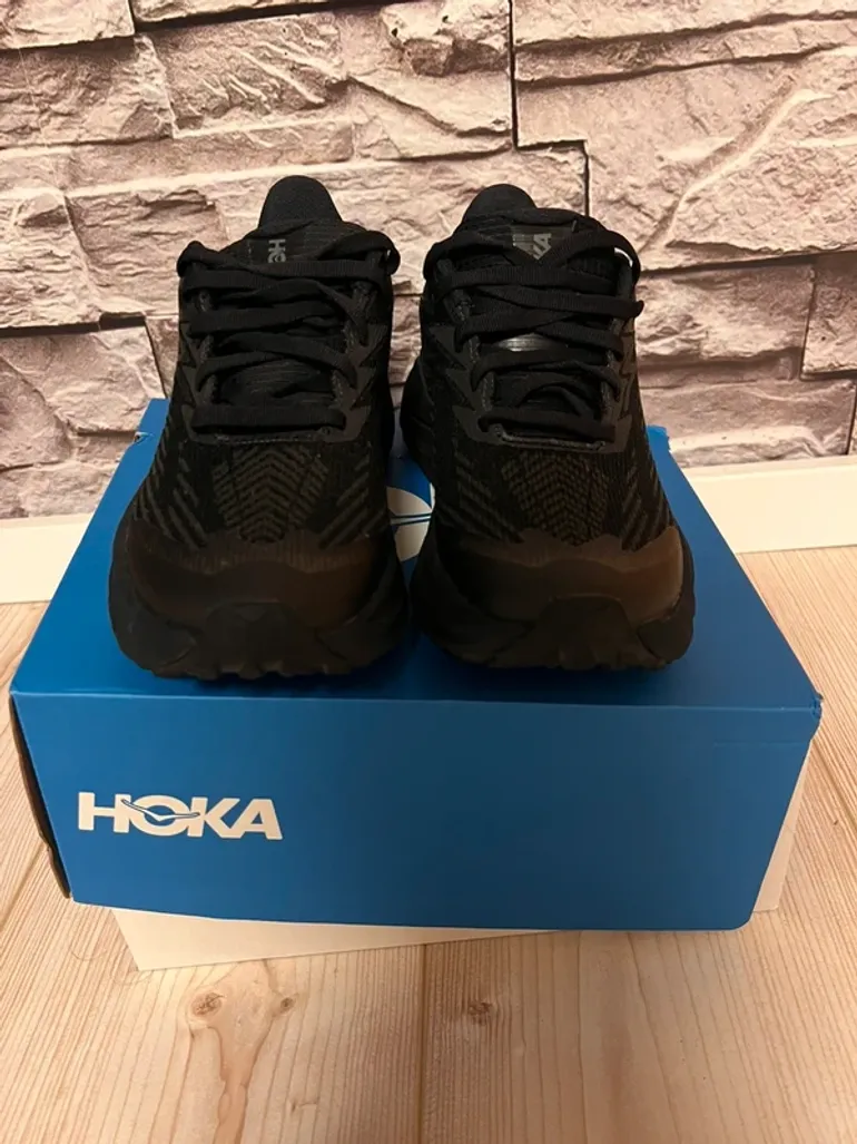 Used Hoka Challenger 8 GTX bike — image 3 of 8