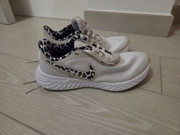 Used Nike Revolution 5 PRM Running Shoes