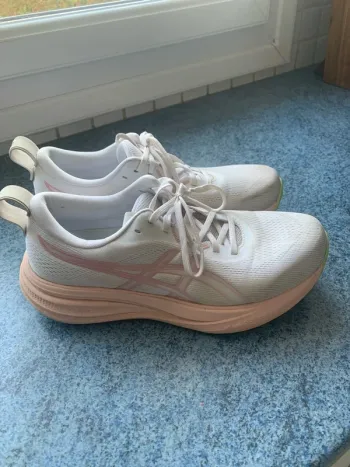 Used Rose Gel-Pulse 17 Running Shoes