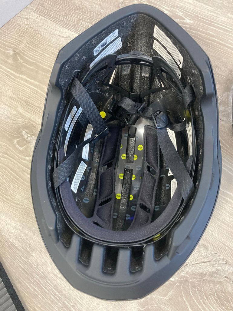 Brugt Giro Aerohead MIPS Helmet bike — billede 4 af 5