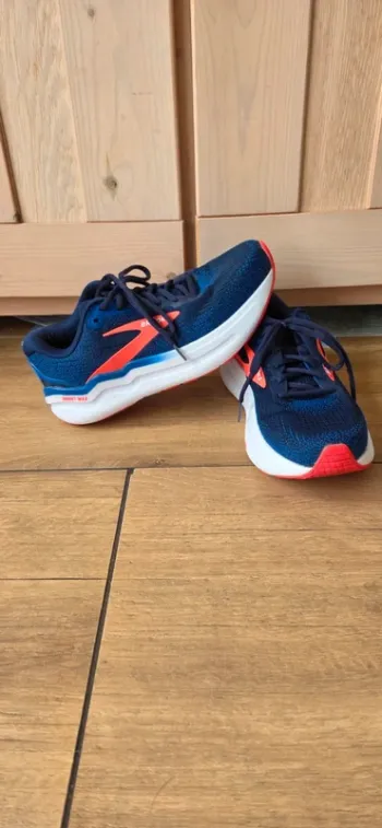 Käytetty Brooks Ghost Max 2 Running Shoes