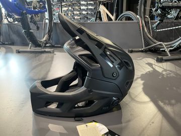 Używany MET Parachute MCR Helmet Cycling Accessories