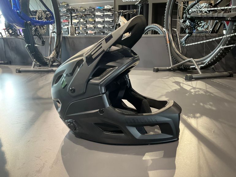 Brugt MET Parachute MCR Helmet bike — billede 2 af 4