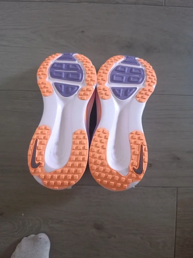 Tweedehands Nike Vomero 18 bike — afbeelding 3 van 4