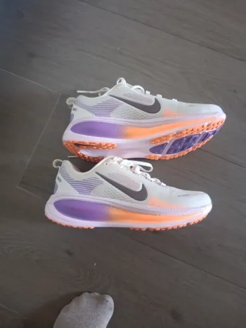 Tweedehands Nike Vomero 18 Running Shoes