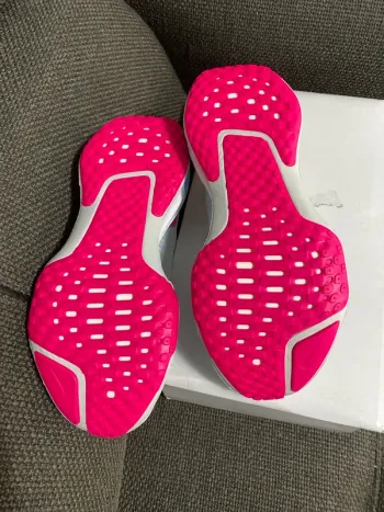 Used Nike ZoomX Invincible Run 3 bike — image 4 of 7