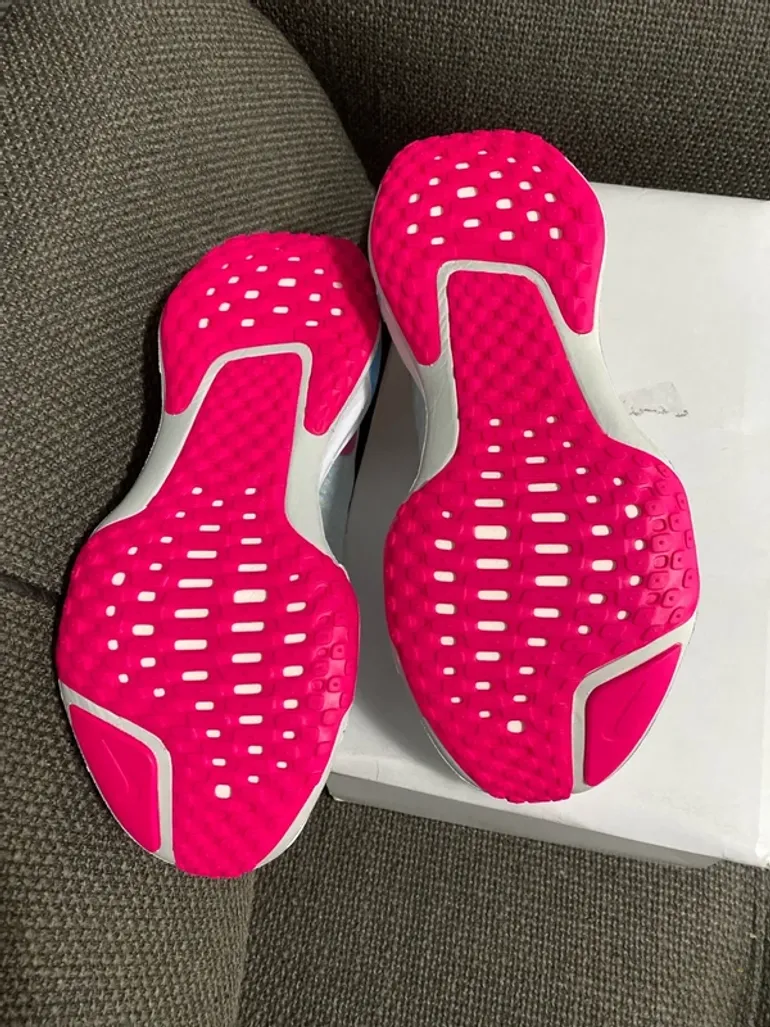 Used Nike ZoomX Invincible Run 3 bike — image 4 of 7