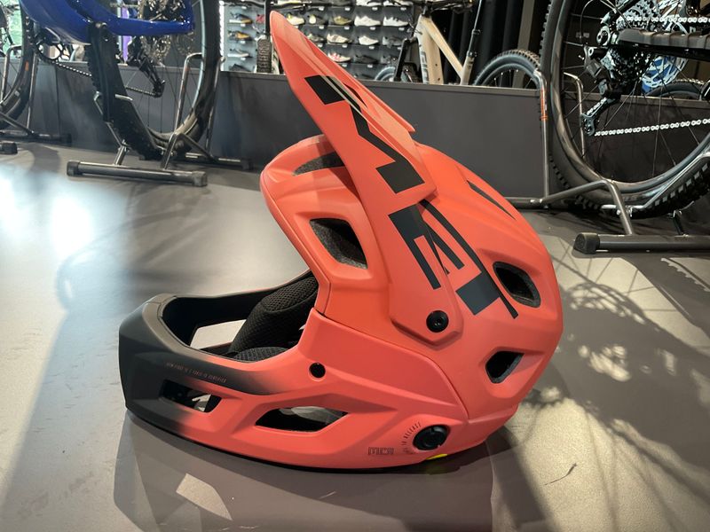 Used MET Parachute MCR Helmet Cycling Accessories