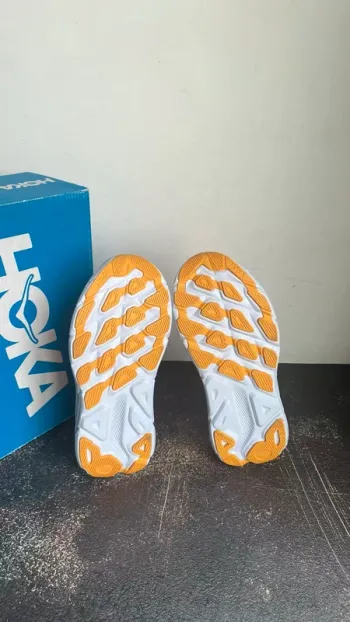Hoka Shoes Size 44 bike usato — immagine 5 di 6