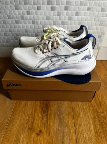 Asics Nimbus 28 Paris Running Shoes de segunda mano