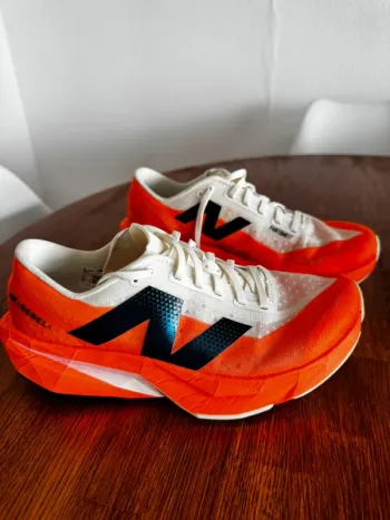 Używany New Balance FuelCell Rebel Running Shoes