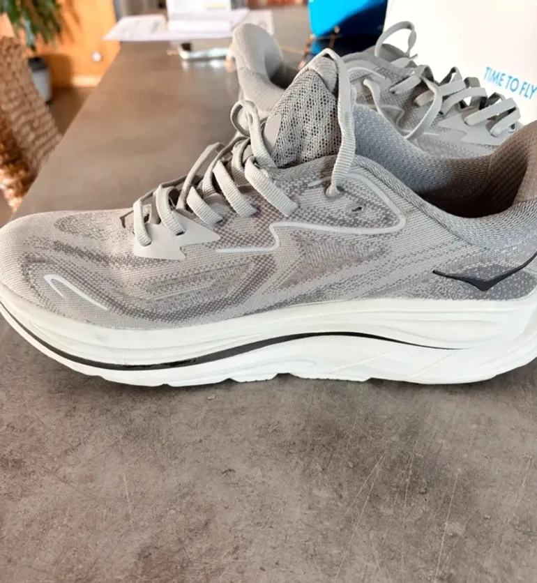 Tweedehands Hoka Clifton 10 bike — afbeelding 2 van 6