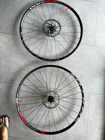 Dt Swiss Wheels bike d'occasion — image 2 sur 4