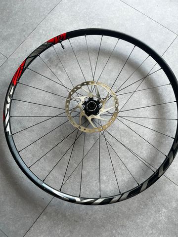 Dt Swiss Wheels bike d'occasion — image 4 sur 4