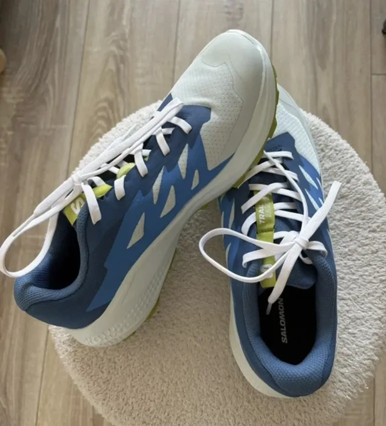 Used Salomon Trailrunning Shoes bike — image 2 of 4