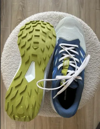 Used Salomon Trailrunning Shoes bike — image 3 of 4