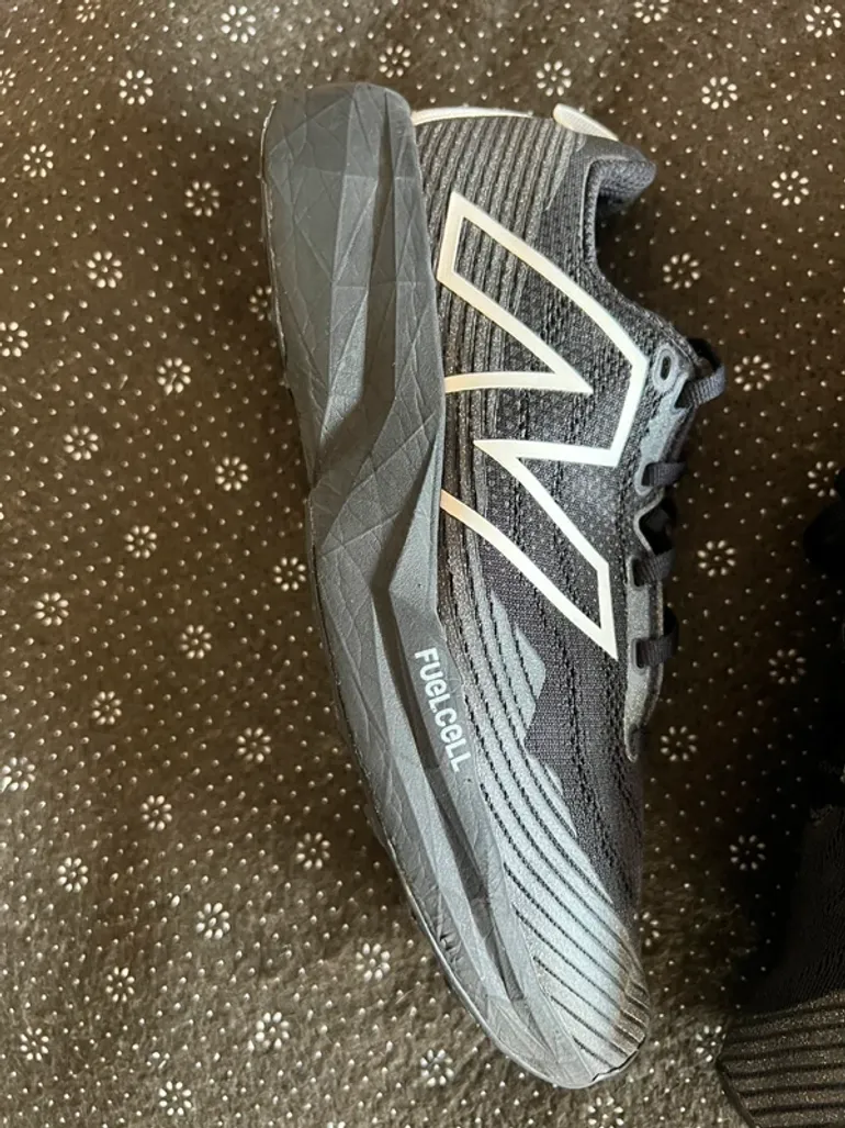 Używany New Balance FuelCell Venym bike — zdjęcie 2 z 4