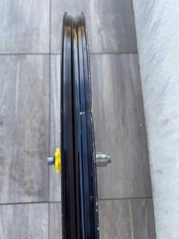 Used Mavic Deemax Pro bike — image 6 of 14