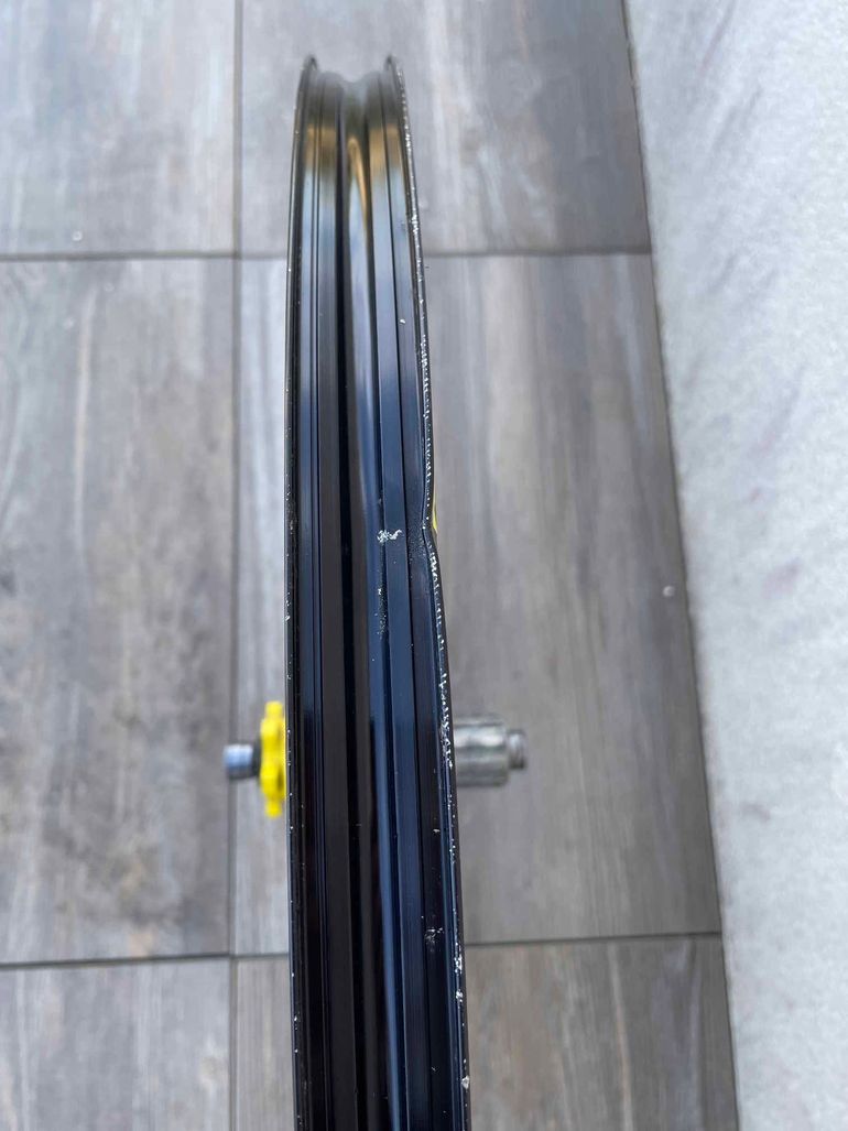 Used Mavic Deemax Pro bike — image 6 of 14