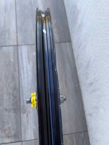 Used Mavic Deemax Pro bike — image 5 of 14