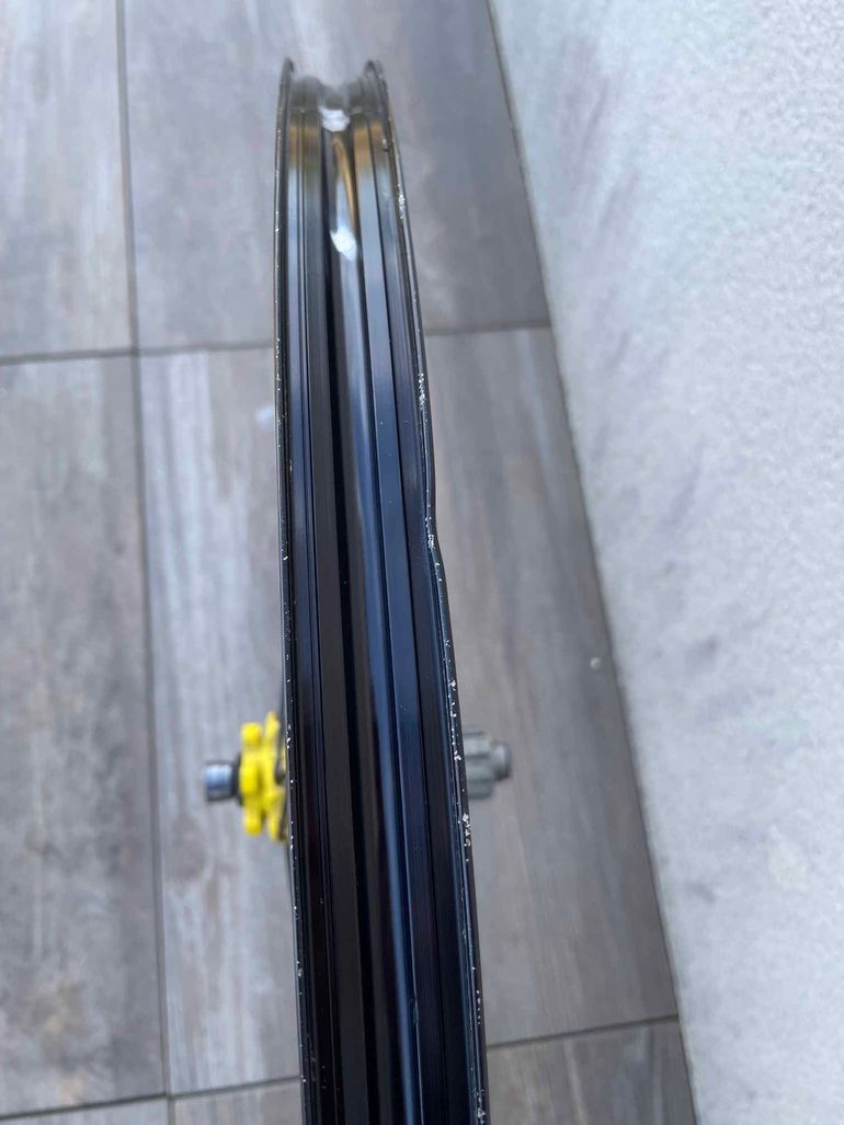 Used Mavic Deemax Pro bike — image 5 of 14